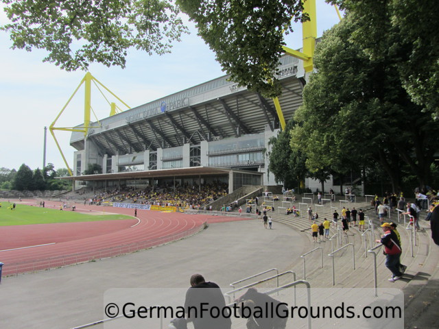 Tribüne - Stadion Rote Erde - Dortmund, im Schatten vom Wes…